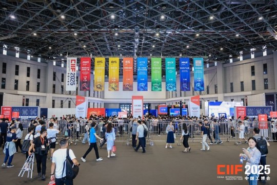 国家级平台与权威地位